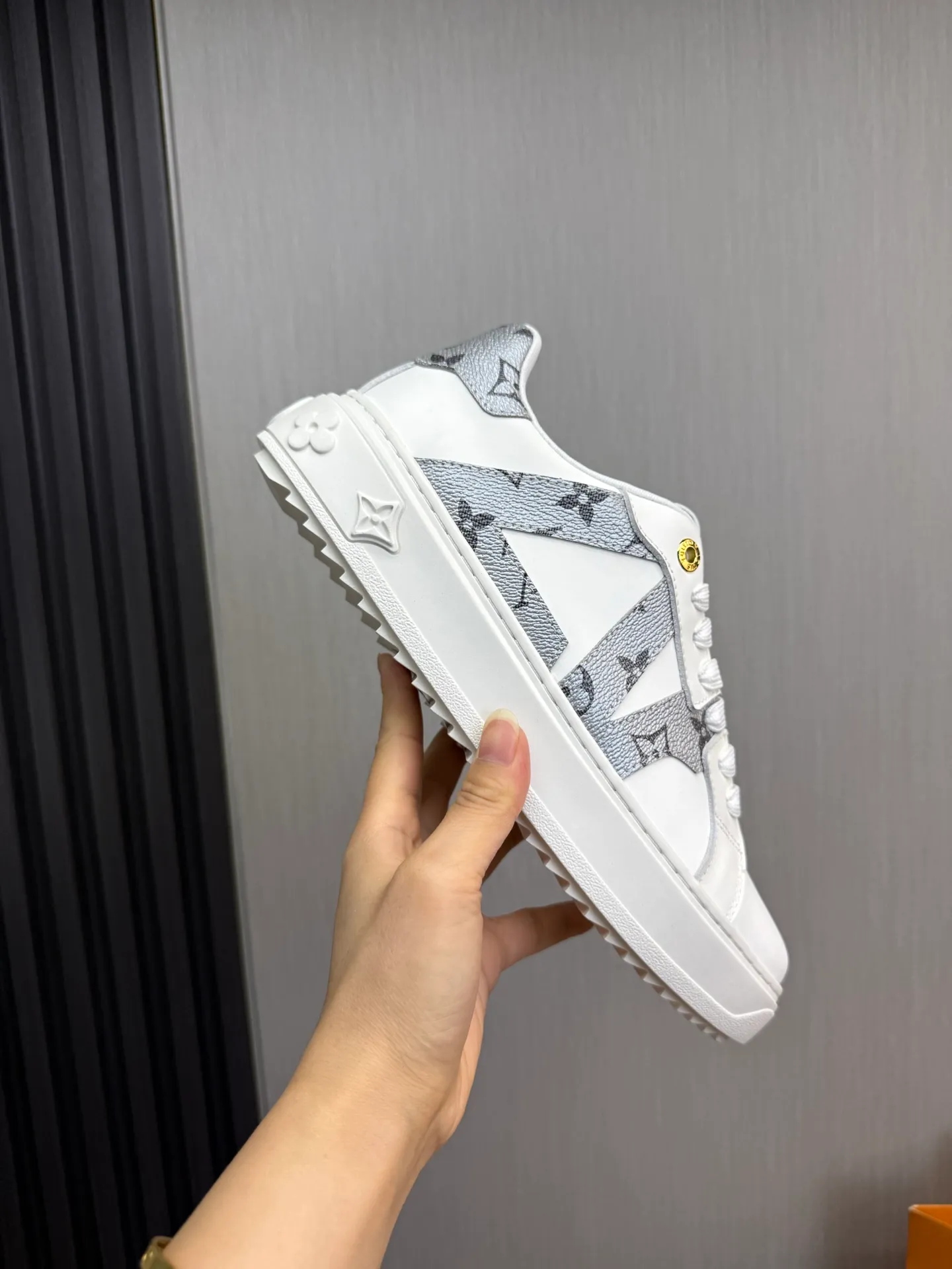 Men's shoes 💰520💰 LOUIS VUITTON [Luden Yiwei] The new trendy Lv is on the market 🎁, casual and fashionable men's shoes 👟 The upper is made of imported silk cowhide + cowhide mesh lining, the original wear-resistant rubber outsole, the version is simple and elegant, exclusive for trendy men. 38-44